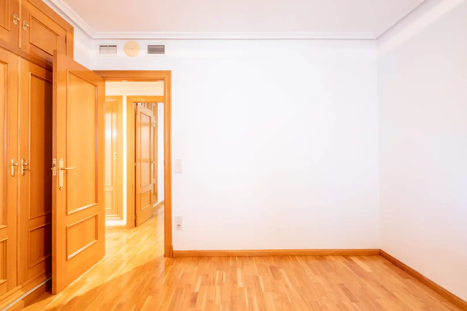 Flat for sale in Zaragoza  with Air Conditioner, Heating and Parquet flooring