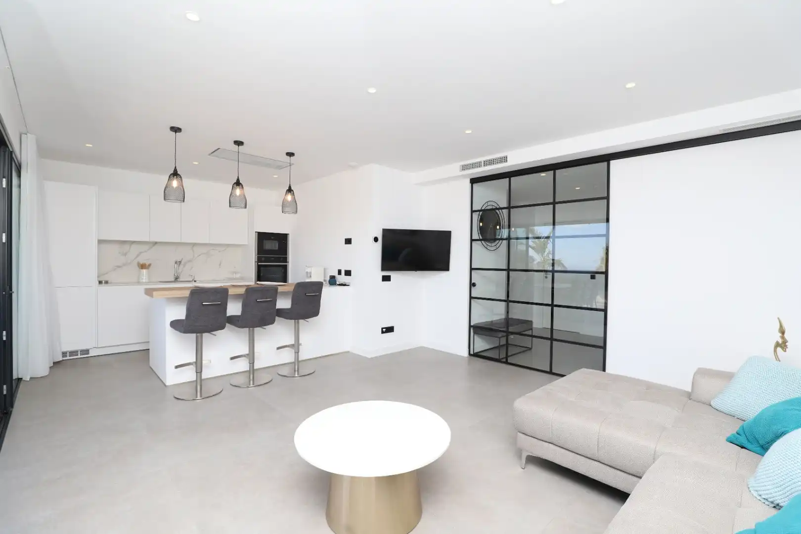 Sala d'estar de Apartament de lloguer en Estepona amb Aire condicionat, Calefacció i Terrassa