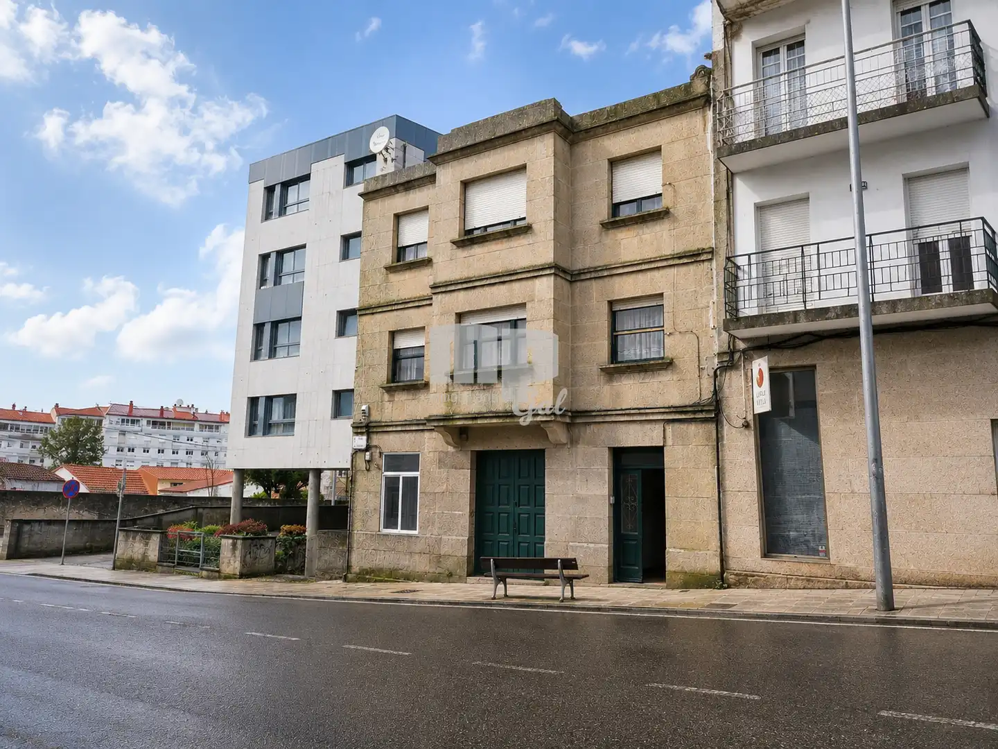 Vista exterior de Edificio en venta en Vigo 