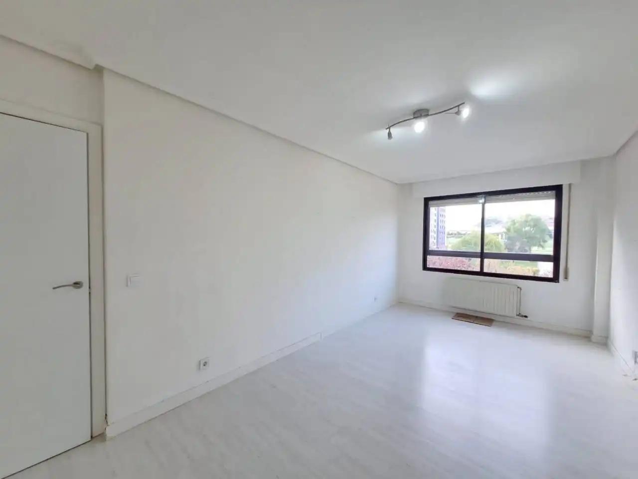 Bedroom of Flat for sale in Burgos  with Heating, Parquet flooring and Storage room