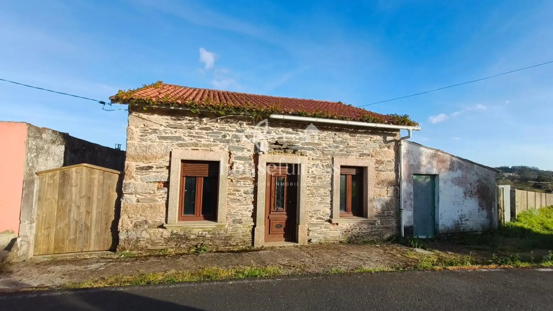 Außenansicht von Haus oder Chalet zum Verkauf in Mugardos mit Privatgarten und Abstellraum