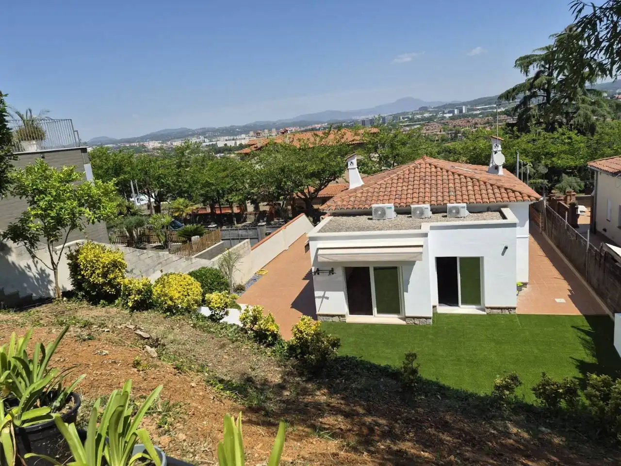 Außenansicht von Haus oder Chalet zur Miete in Sant Cugat del Vallès mit Klimaanlage, Heizung und Privatgarten