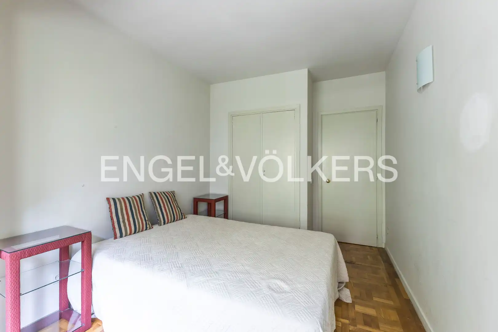 Bedroom of Flat for sale in Madrid  with Heating, Private garden and Parquet flooring