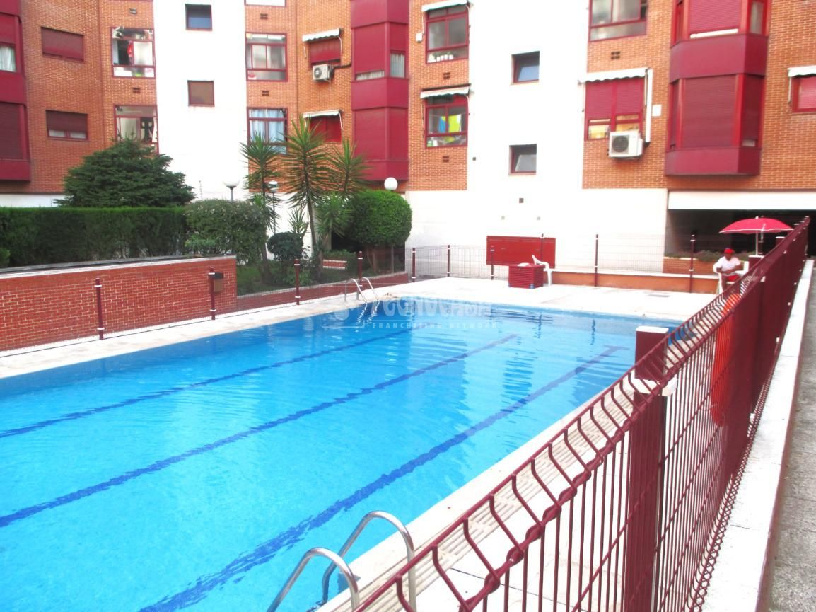 Piscina de Piso en venta en  Madrid Capital con Aire acondicionado, Calefacción y Parquet