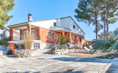 Vista exterior de Casa o xalet en venda en Castellet i la Gornal amb Aire condicionat, Calefacció i Jardí privat