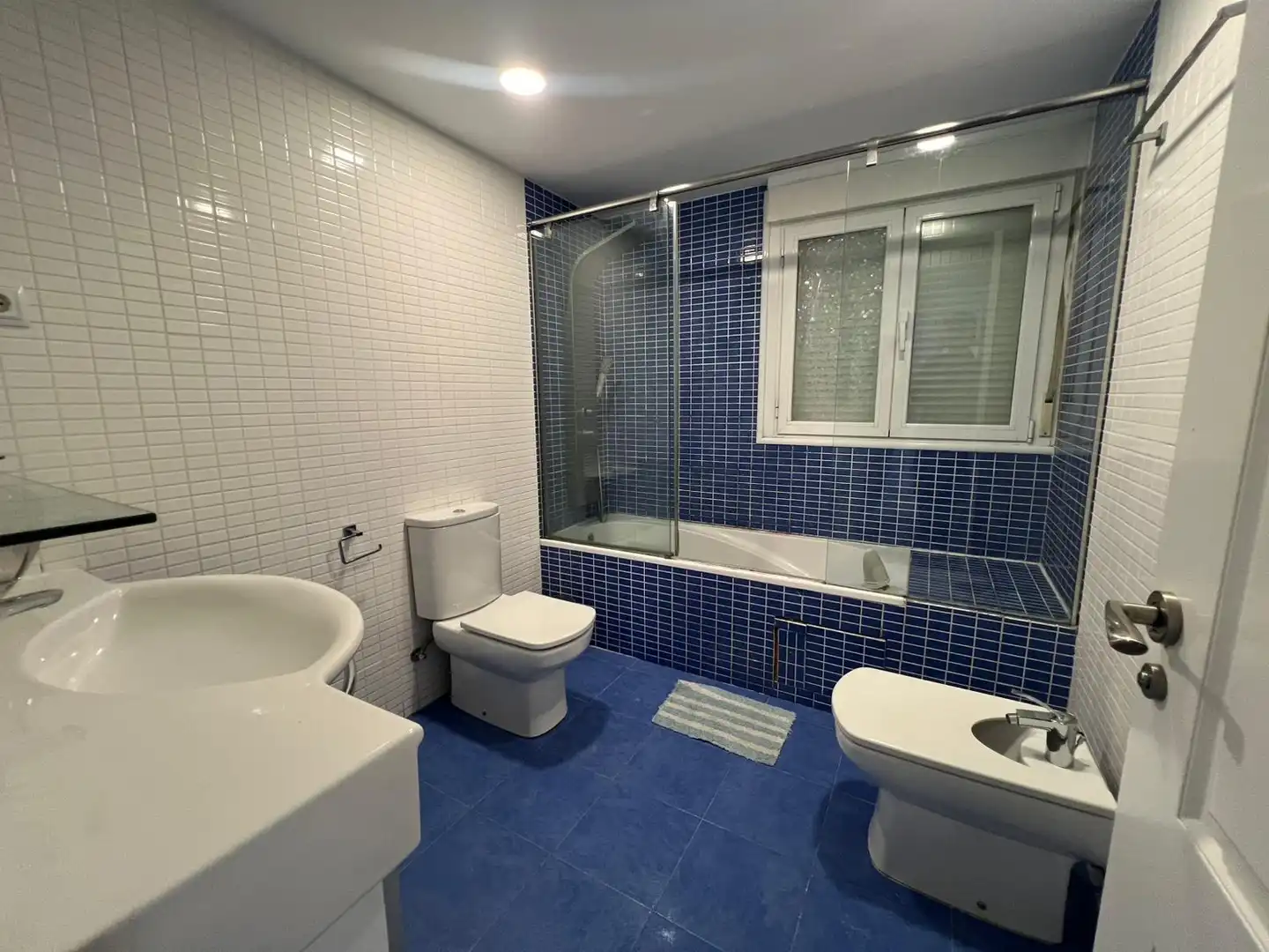 Bathroom of Houses for share in Madrid  with Heating, Terrace and Swimming Pool