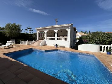 Detached house with pool for sale in Cap Martí - El Tossalet - Pinomar