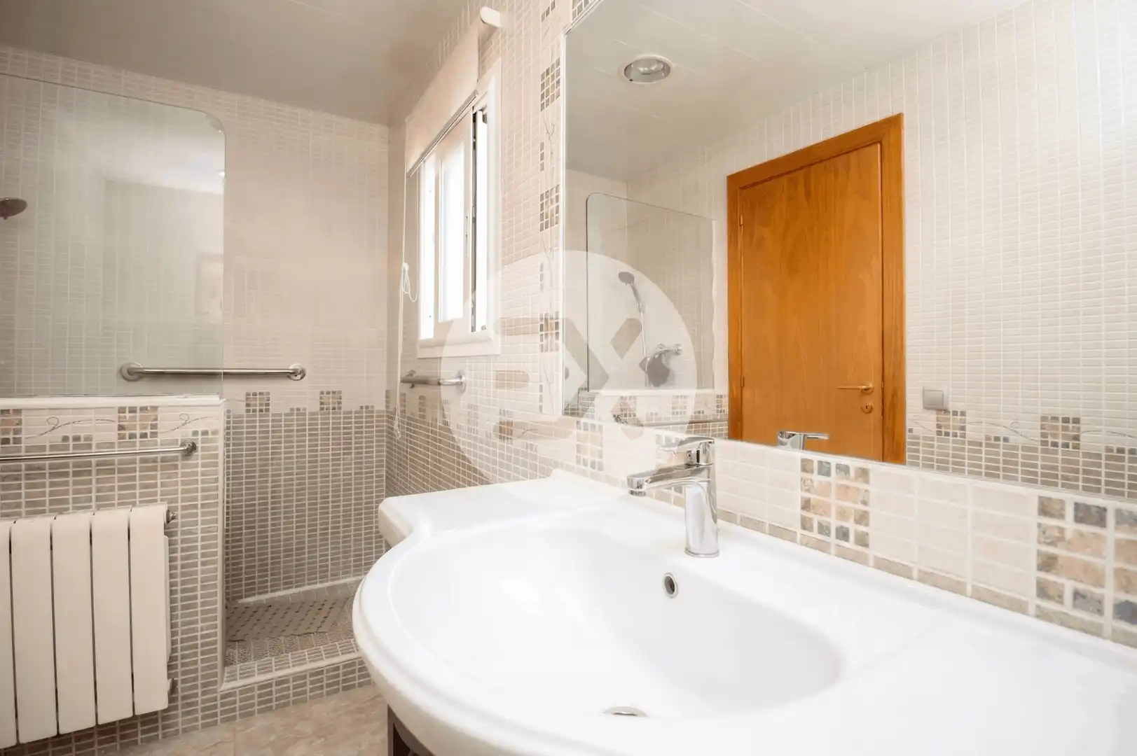 Bany de Casa o xalet en venda en Castelldefels amb Jardí privat