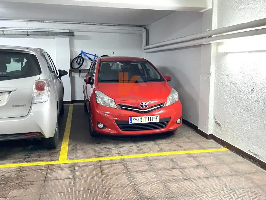 Parking de Piso en venta en Santiago de Compostela  con Calefacción y Horno