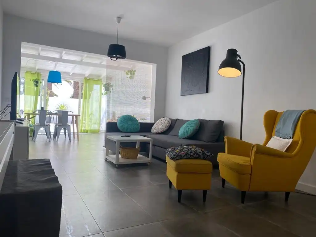Sala d'estar de Apartament en venda en Teguise amb Piscina comunitària