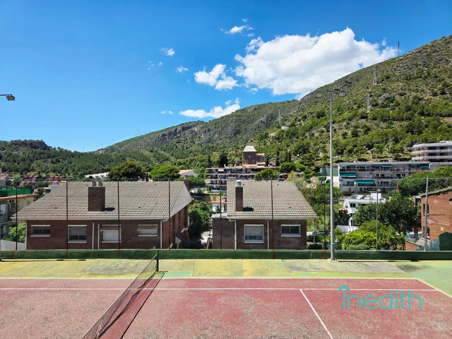 Casa adosada en venda a JOAN MARAGALL, El Poal