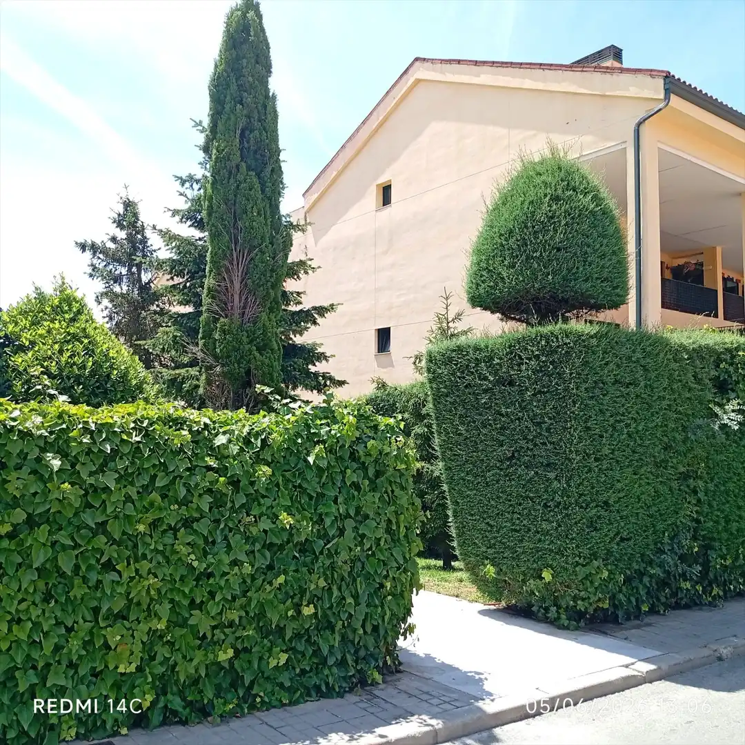 Jardí de Pis en venda en San Lorenzo de El Escorial amb Calefacció, Traster i Piscina comunitària