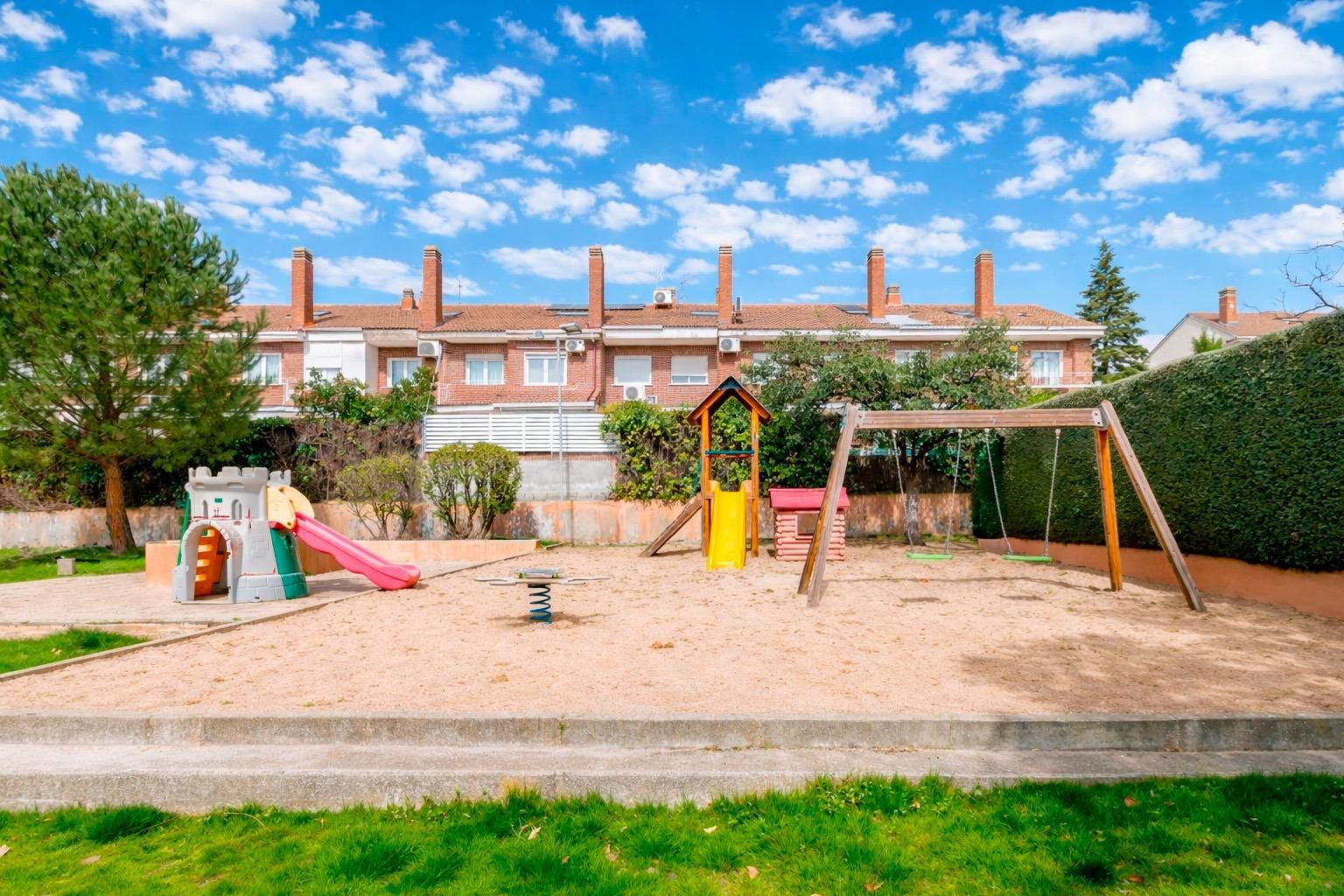 Jardín de Casa adosada en venta en Las Rozas de Madrid con Aire acondicionado, Calefacción y Terraza