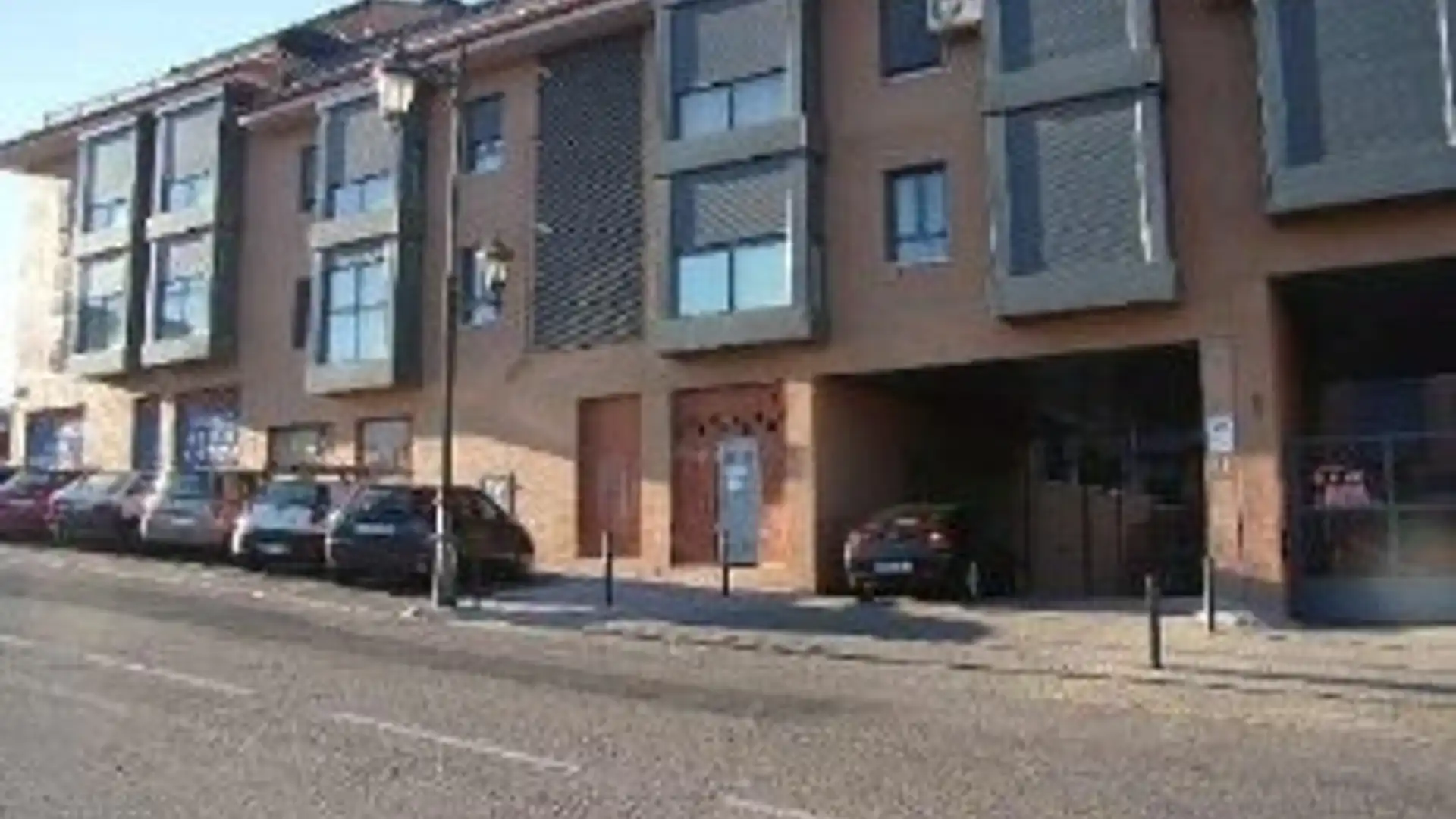 Vista exterior de Local en venta en El Molar (Madrid)