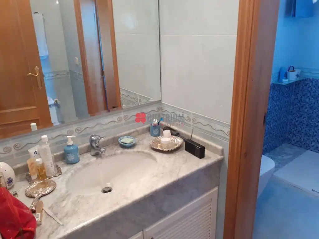 Baño de Casa o chalet en venta en Santiago de Compostela  con Calefacción, Terraza y Trastero