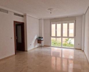 Living room of Flat for sale in  Sevilla Capital  with Air Conditioner, Terrace and Balcony