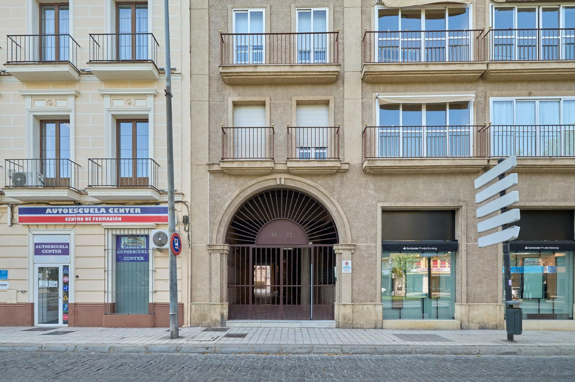 Exterior view of Flat to rent in Jerez de la Frontera  with Air Conditioner and Storage room