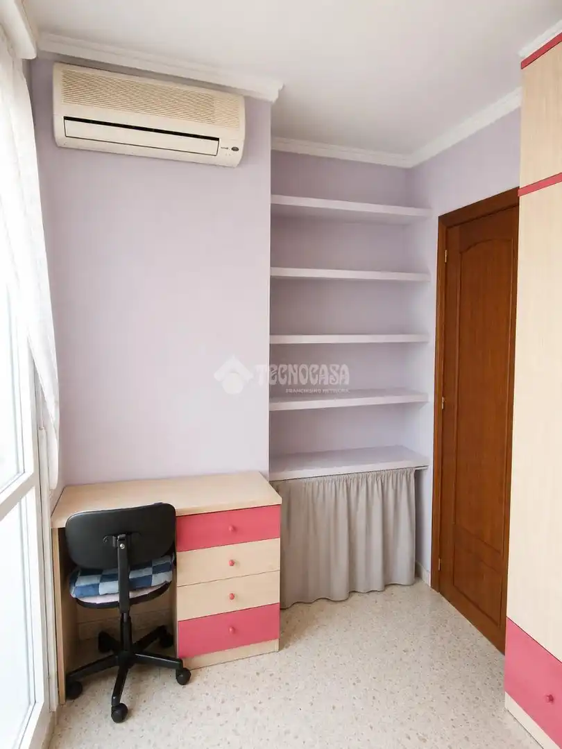 Habitación de Casa adosada en venta en Sevilla con Aire acondicionado, Terraza y Balcón