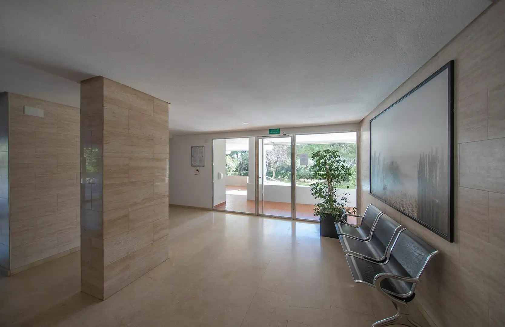 Ground floor for sale in Valencia  with Air Conditioner, Heating and Alarm
