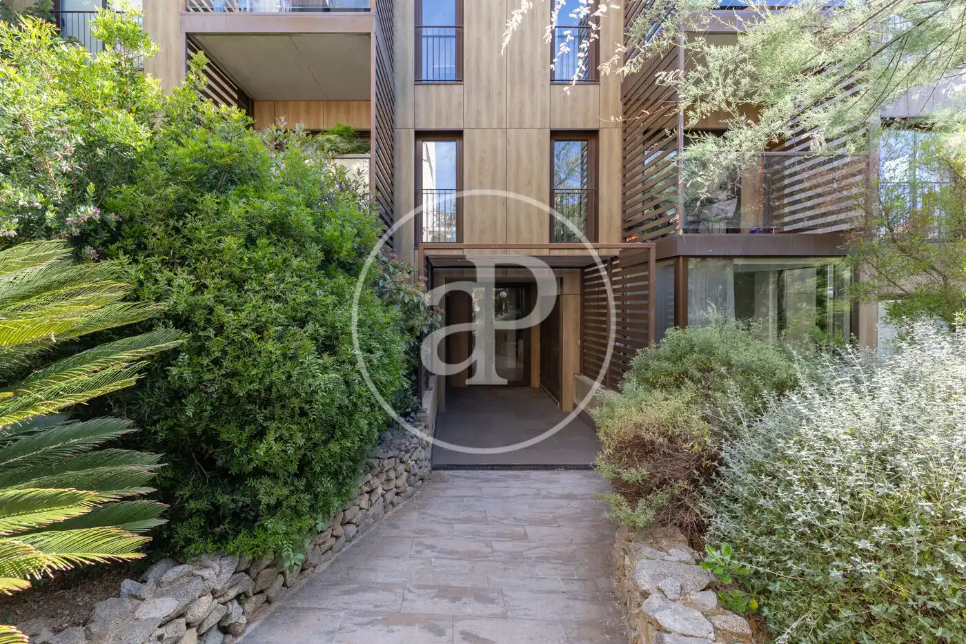 Exterior view of Flat for sale in Barcelona  with Air Conditioner, Heating and Private garden