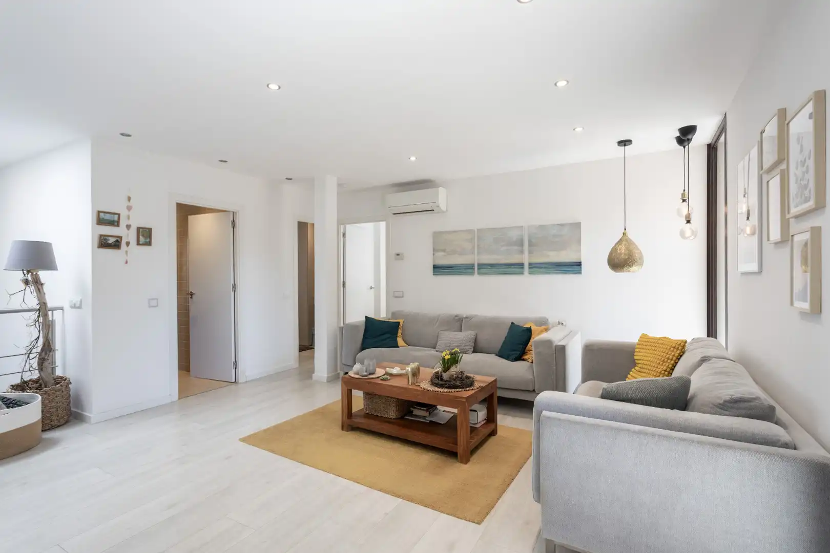 Sala d'estar de Casa o xalet en venda en Calvià amb Aire condicionat, Jardí privat i Terrassa