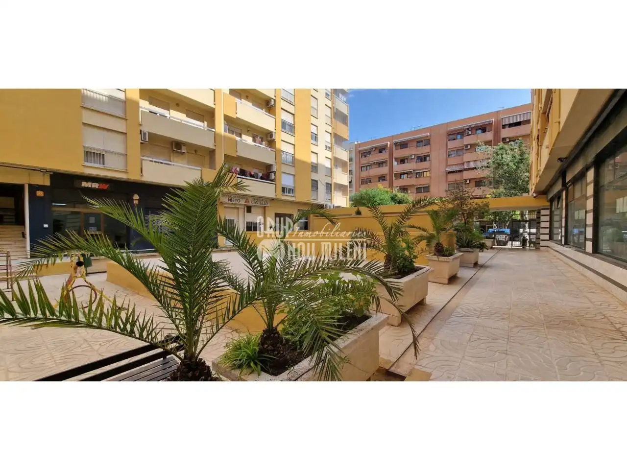 Exterior view of Commercial properties for rent in Valencia