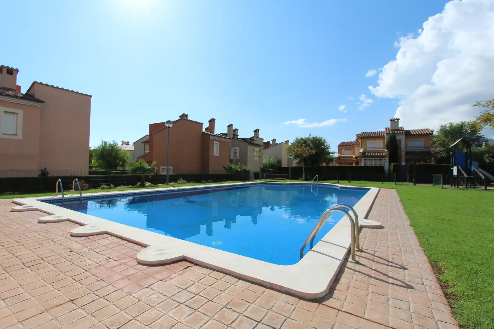 Piscina de Casa adosada en venta en Mont-roig del Camp con Aire acondicionado, Jardín privado y Amueblado