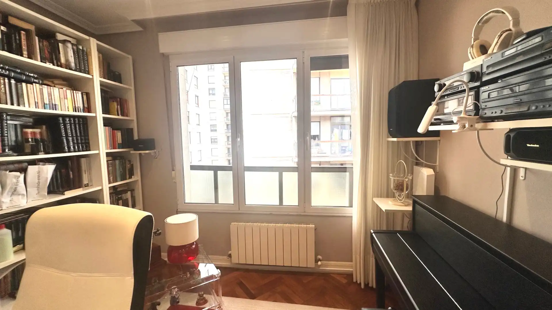 Dormitori de Pis en venda en Bilbao  amb Calefacció, Parquet i Terrassa