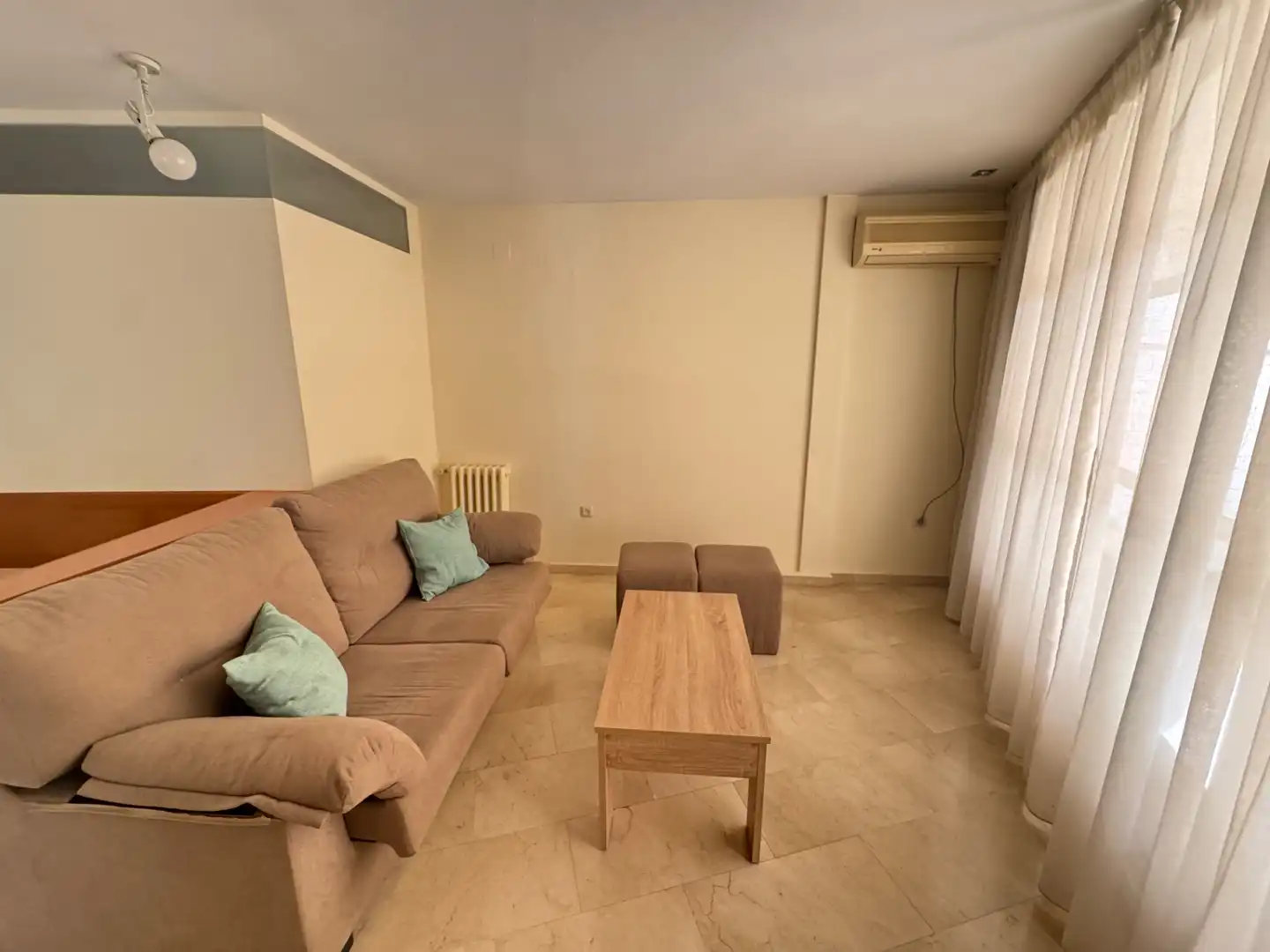 Living room of Flat for rent in Jaén  with Air Conditioner, Heating and Terrace