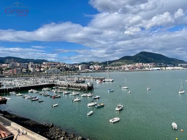 Dúplex con ascensor en venta en Zugatzarte Etorbidea