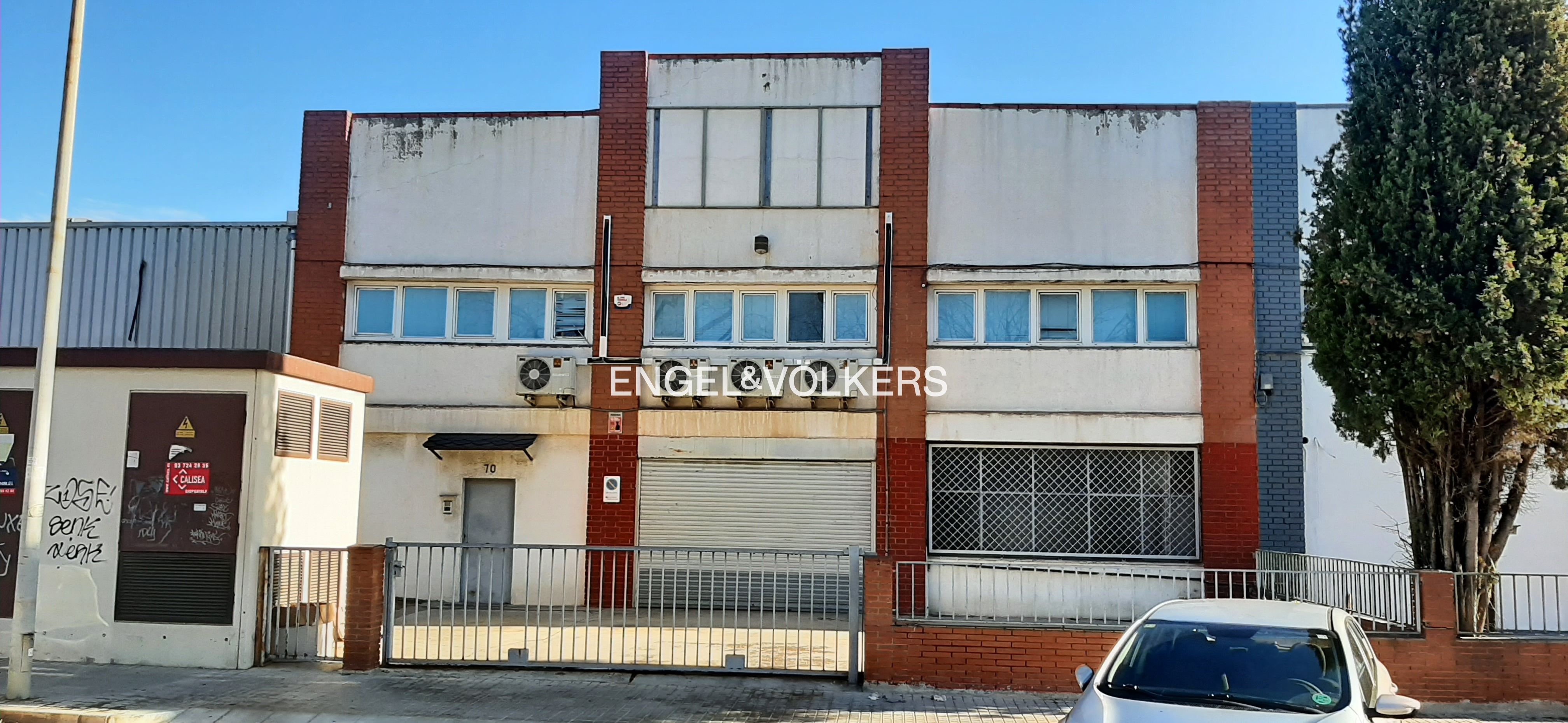 Exterior view of Industrial buildings for sale in Barberà del Vallès