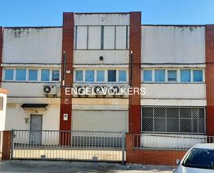 Vista exterior de Nau industrial en venda en Barberà del Vallès