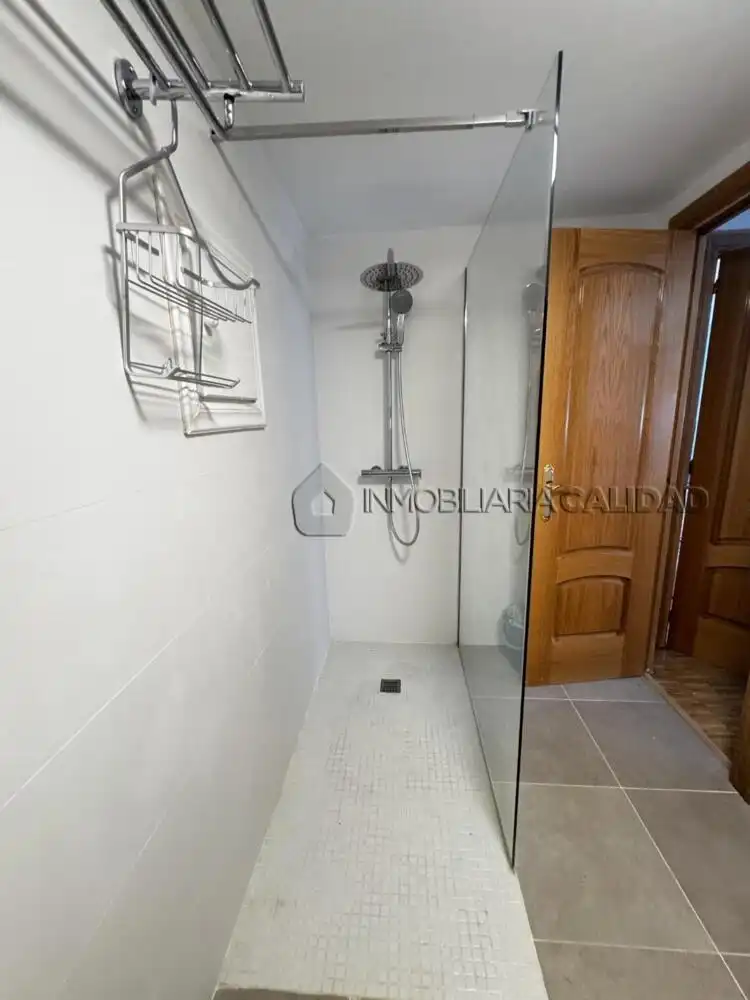 Bathroom of Flat for rent in Burgos  with Heating, Furnished and Pets allowed