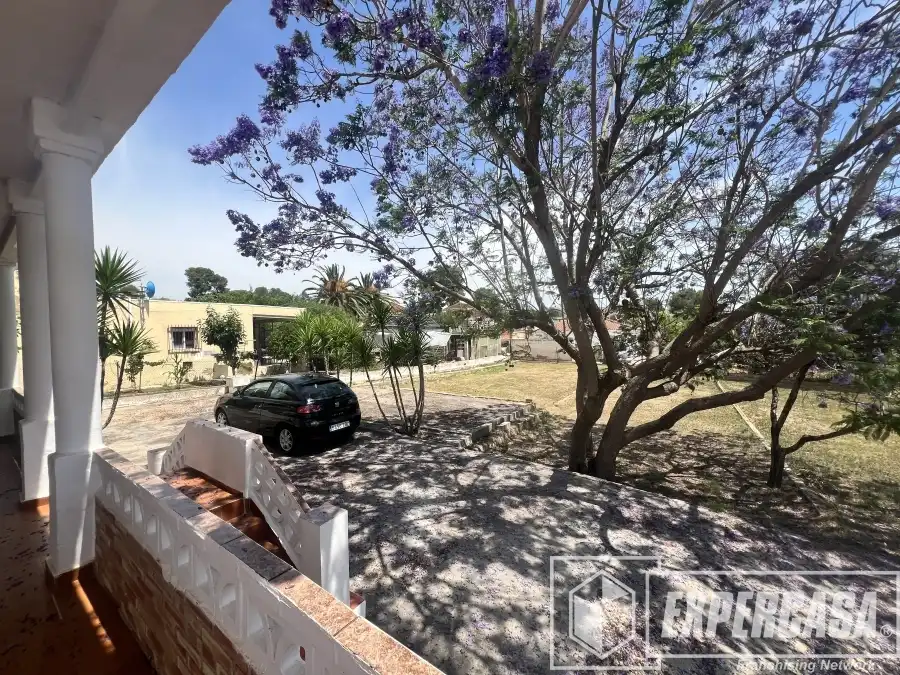 Vista exterior de Casa o xalet en venda en Torrent amb Terrassa i Piscina
