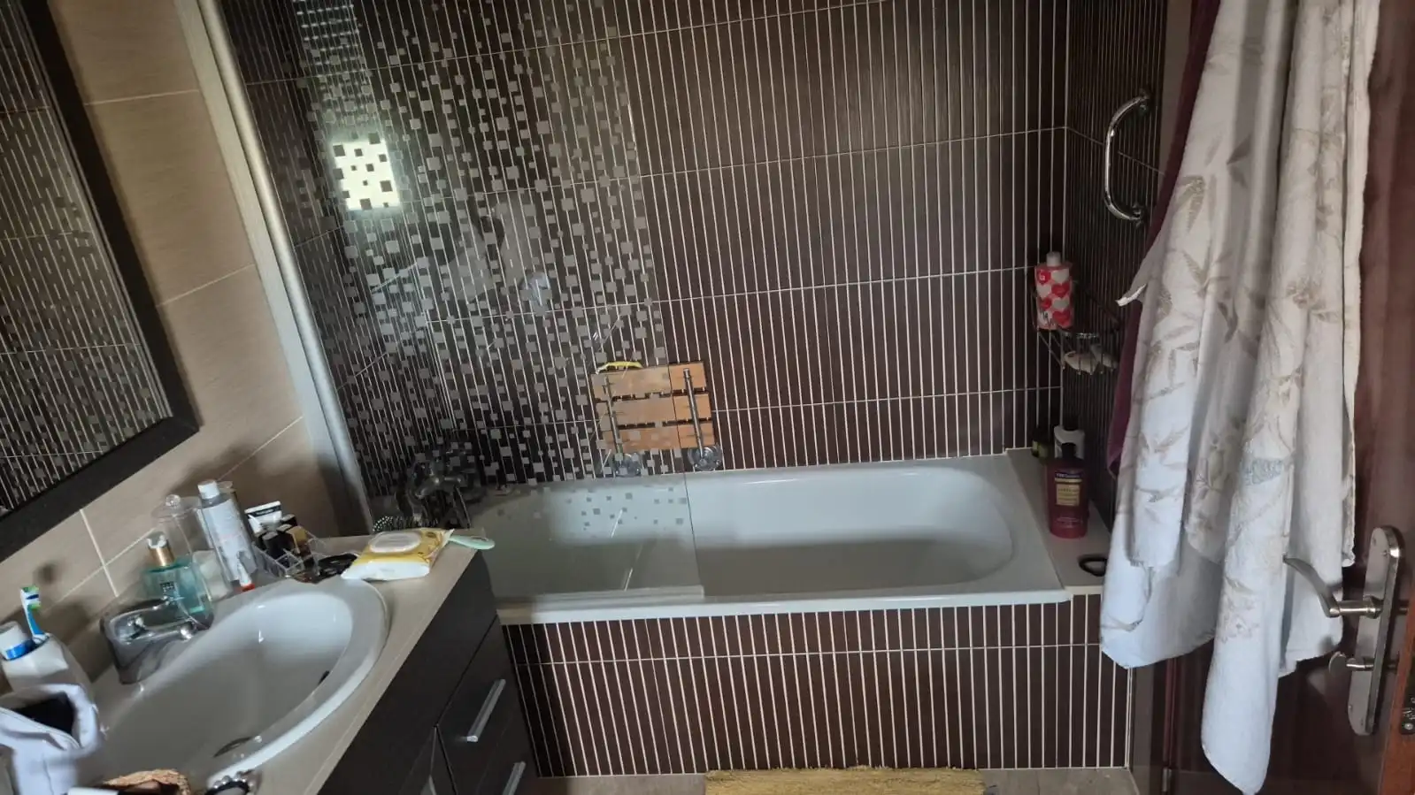 Bathroom of Flat for sale in Móra d'Ebre  with Air Conditioner, Heating and Storage room