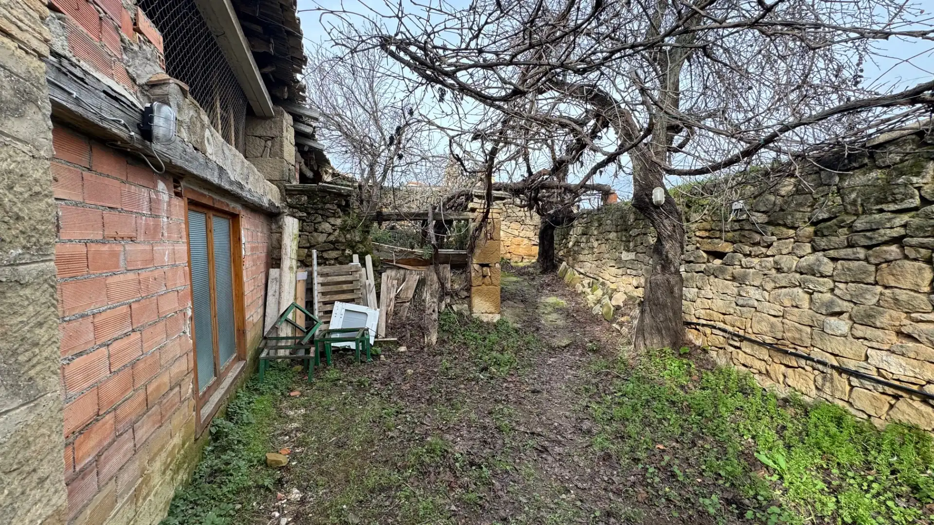 Finca rústica en venda en Torre del Compte amb Jardí privat