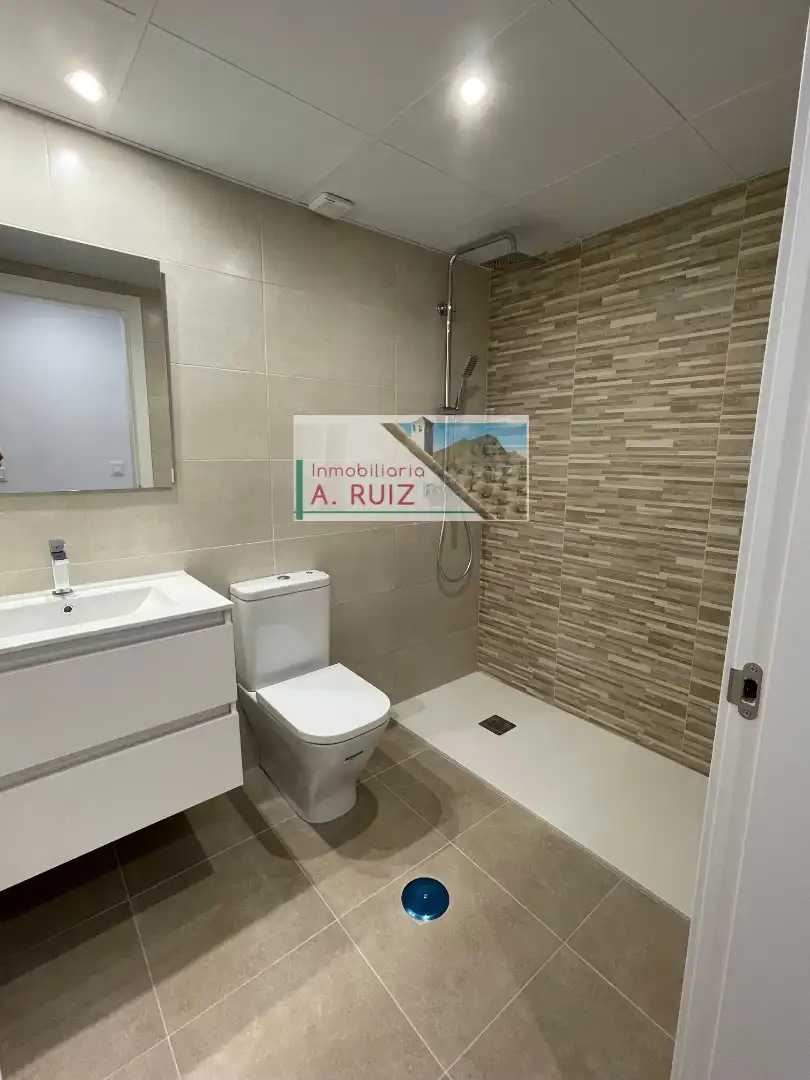 Bany de Àtic en venda en Priego de Córdoba amb Aire condicionat, Parquet i Terrassa