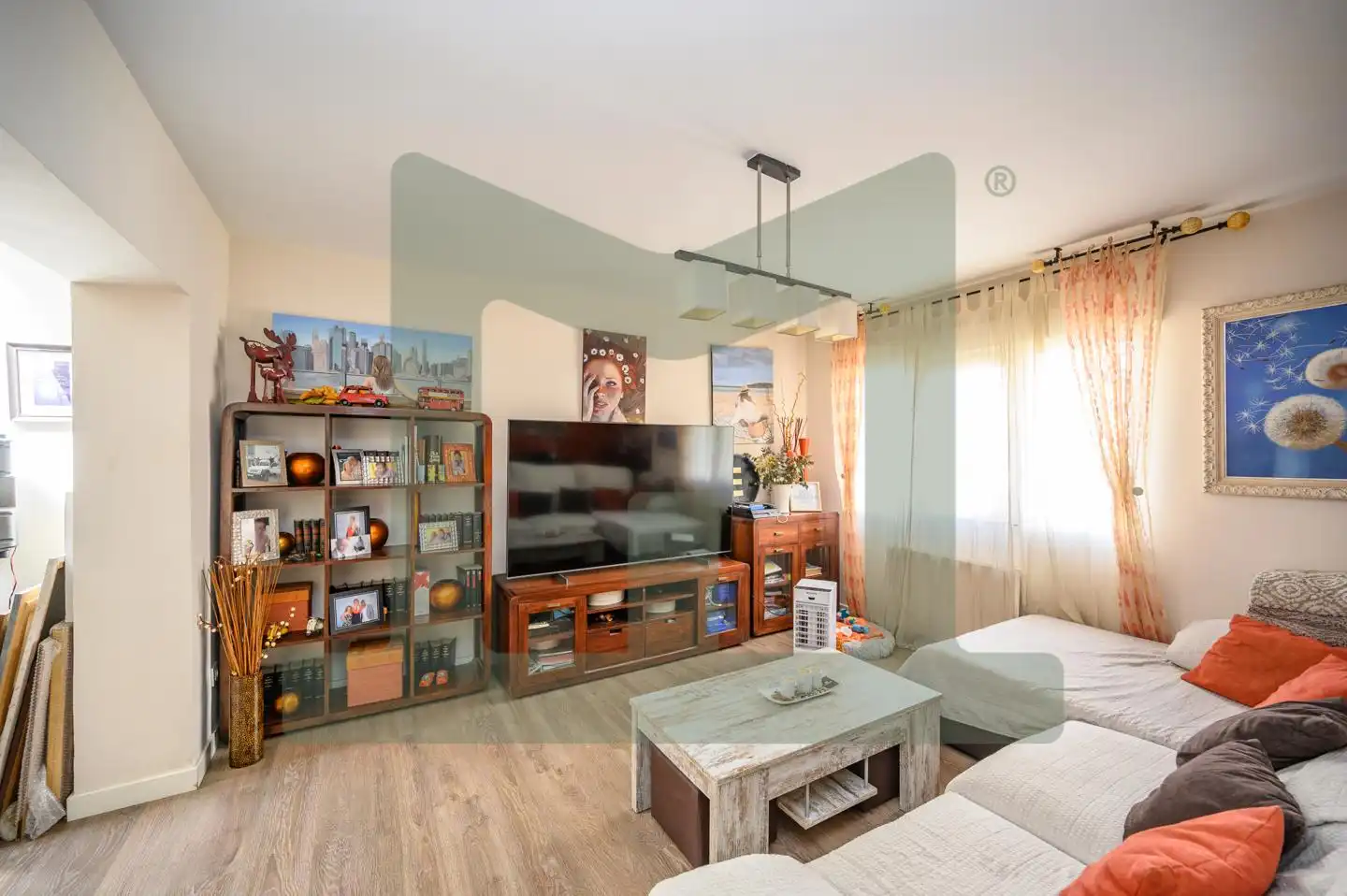 Wohnzimmer von Einfamilien-Reihenhaus zum Verkauf in Griñón mit Klimaanlage, Heizung und Privatgarten