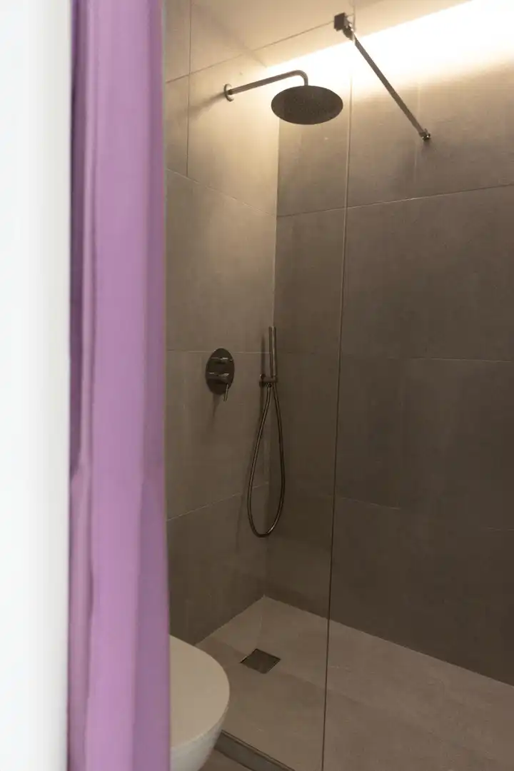 Bathroom of Flat for share in Moncada  with Air Conditioner, Heating and Furnished