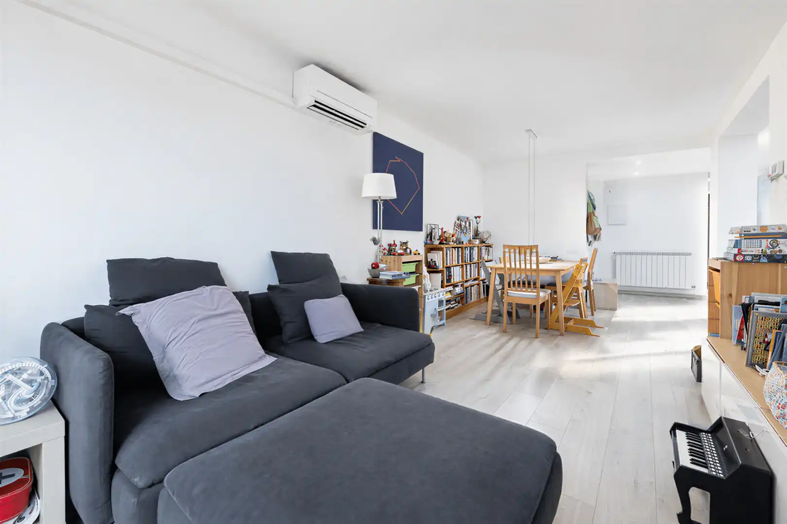 Sala de estar de Piso en venta en Sant Cugat del Vallès con Aire acondicionado, Calefacción y Parquet