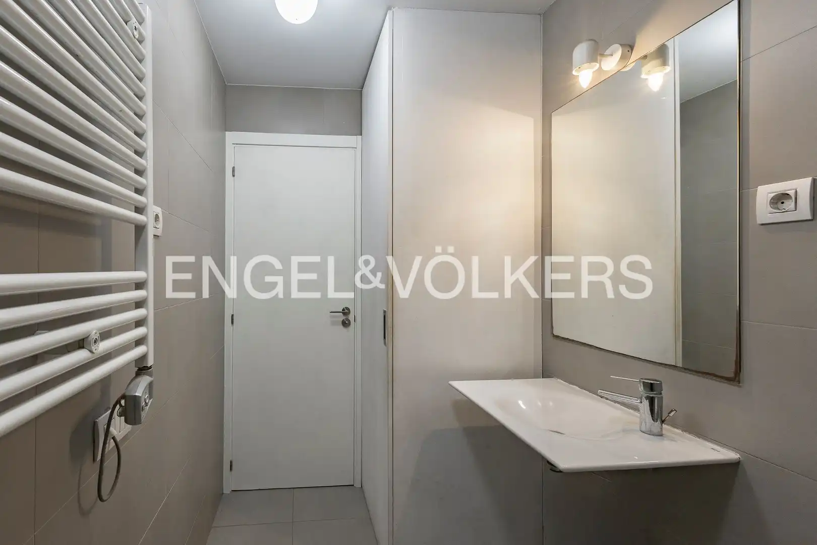 Piso en venta en Barcelona con Calefacción, Terraza y Balcón