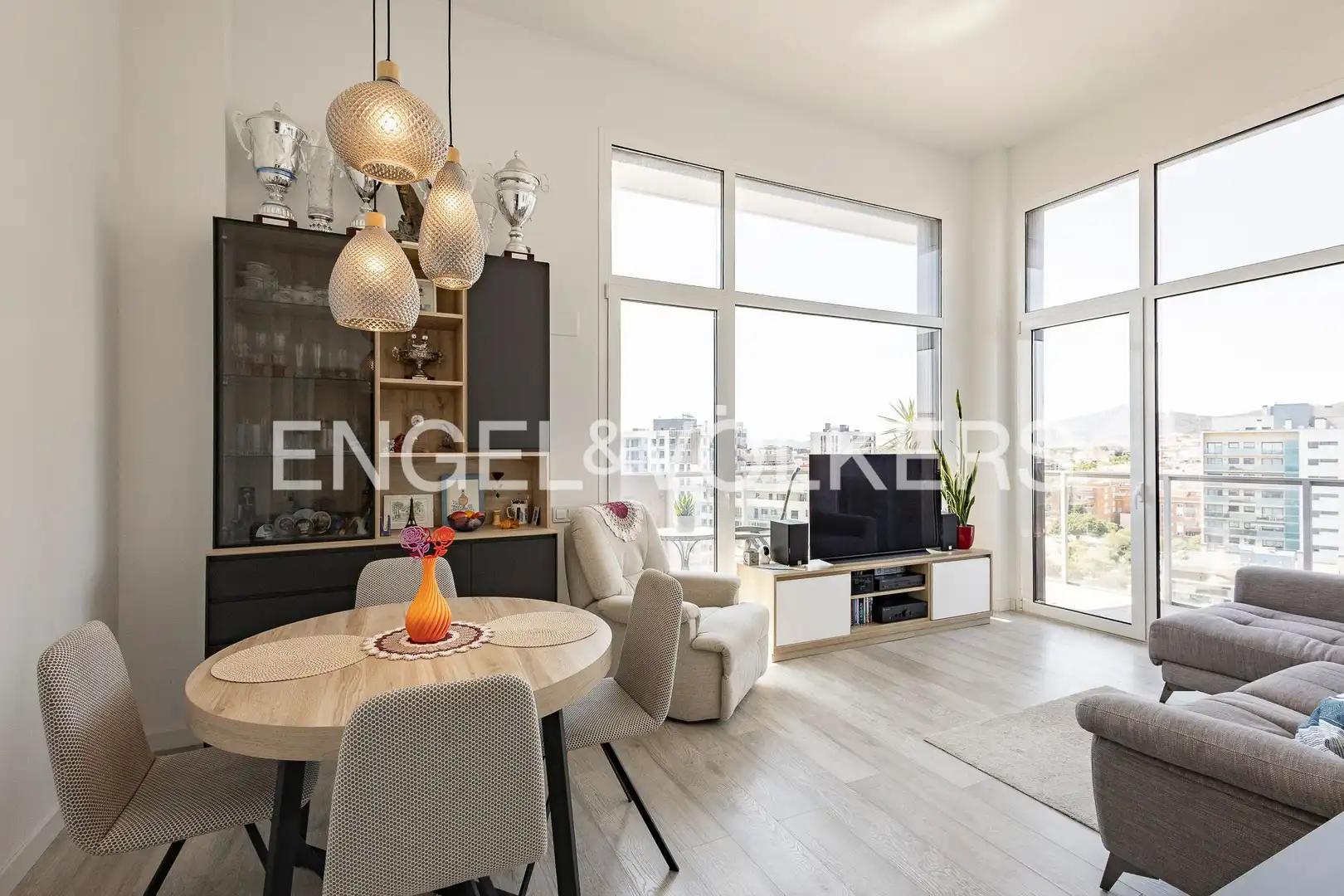 Sala d'estar de Àtic en venda en L'Hospitalet de Llobregat amb Aire condicionat, Calefacció i Parquet