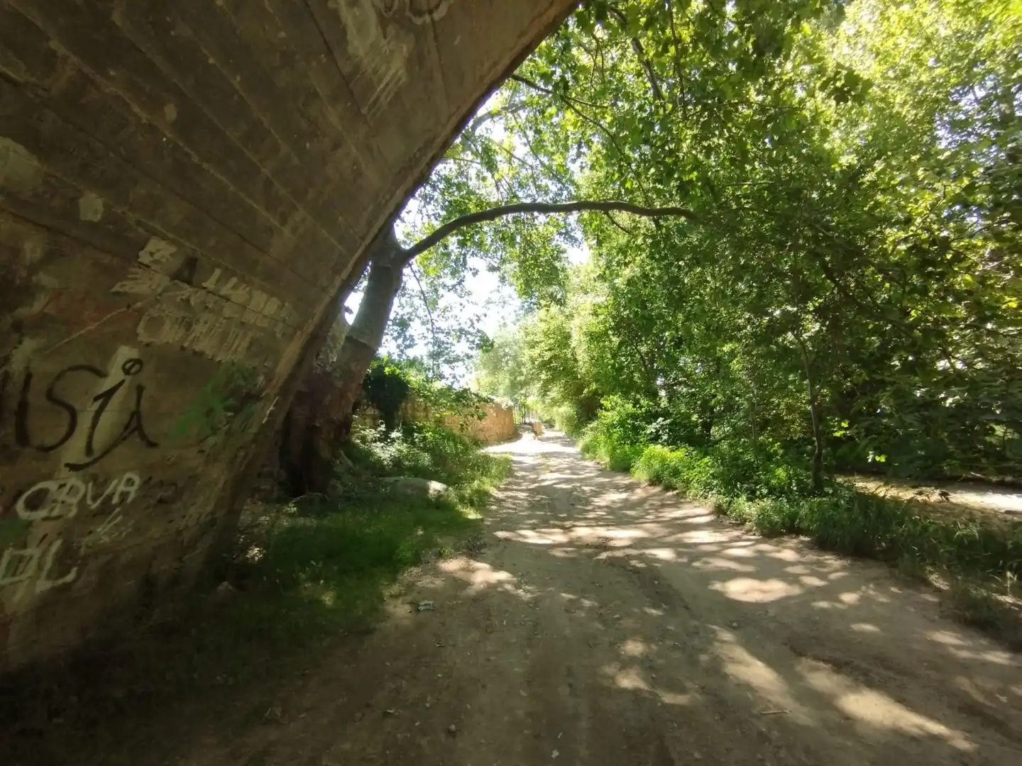 Außenansicht von Gebäude zum Verkauf in Rossell
