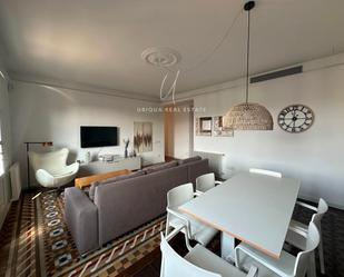 Living room of Flat to rent in  Barcelona Capital  with Air Conditioner, Heating and Parquet flooring