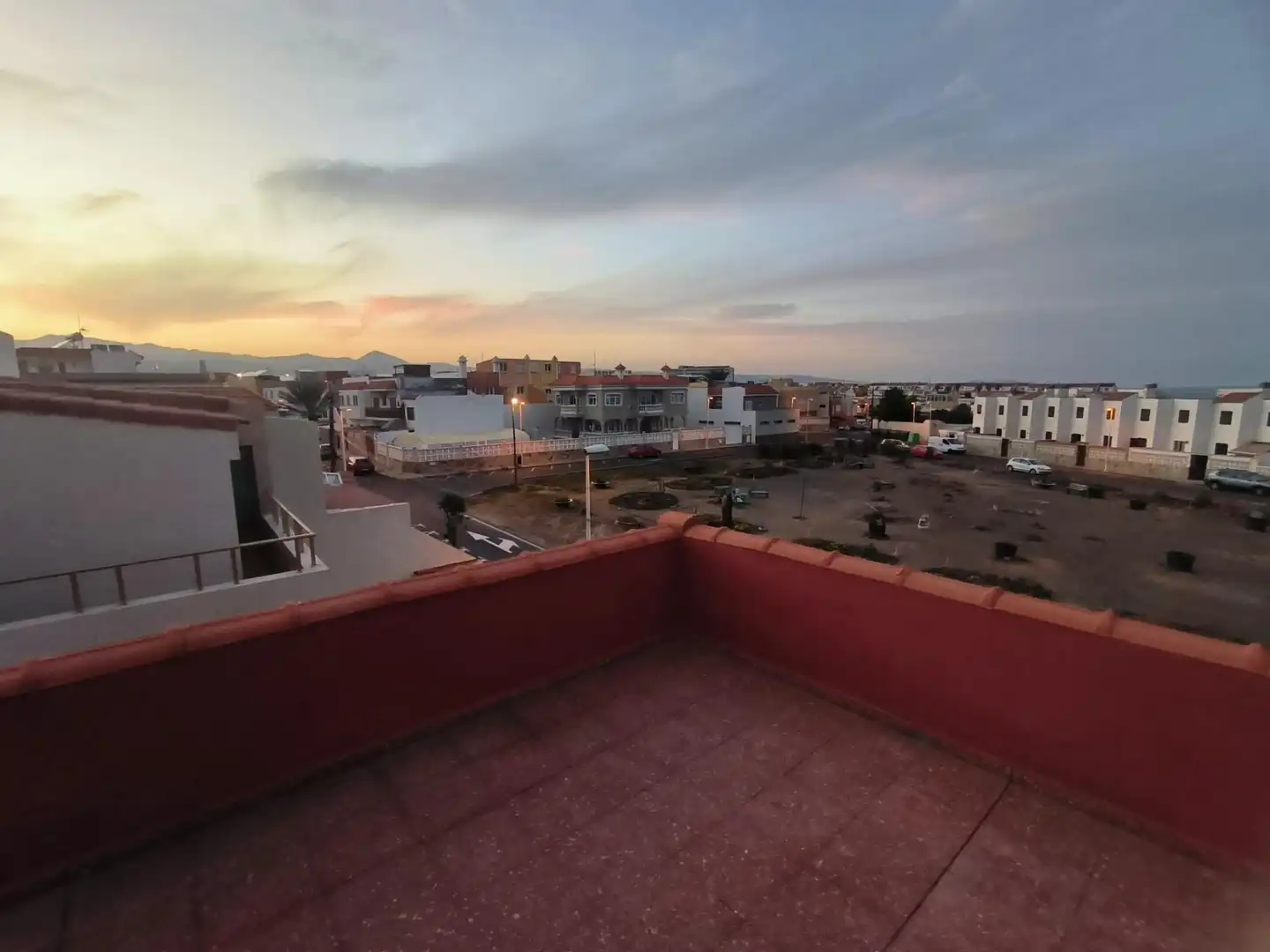 Vista exterior de Casa o xalet en venda en Telde amb Aire condicionat, Terrassa i Balcó