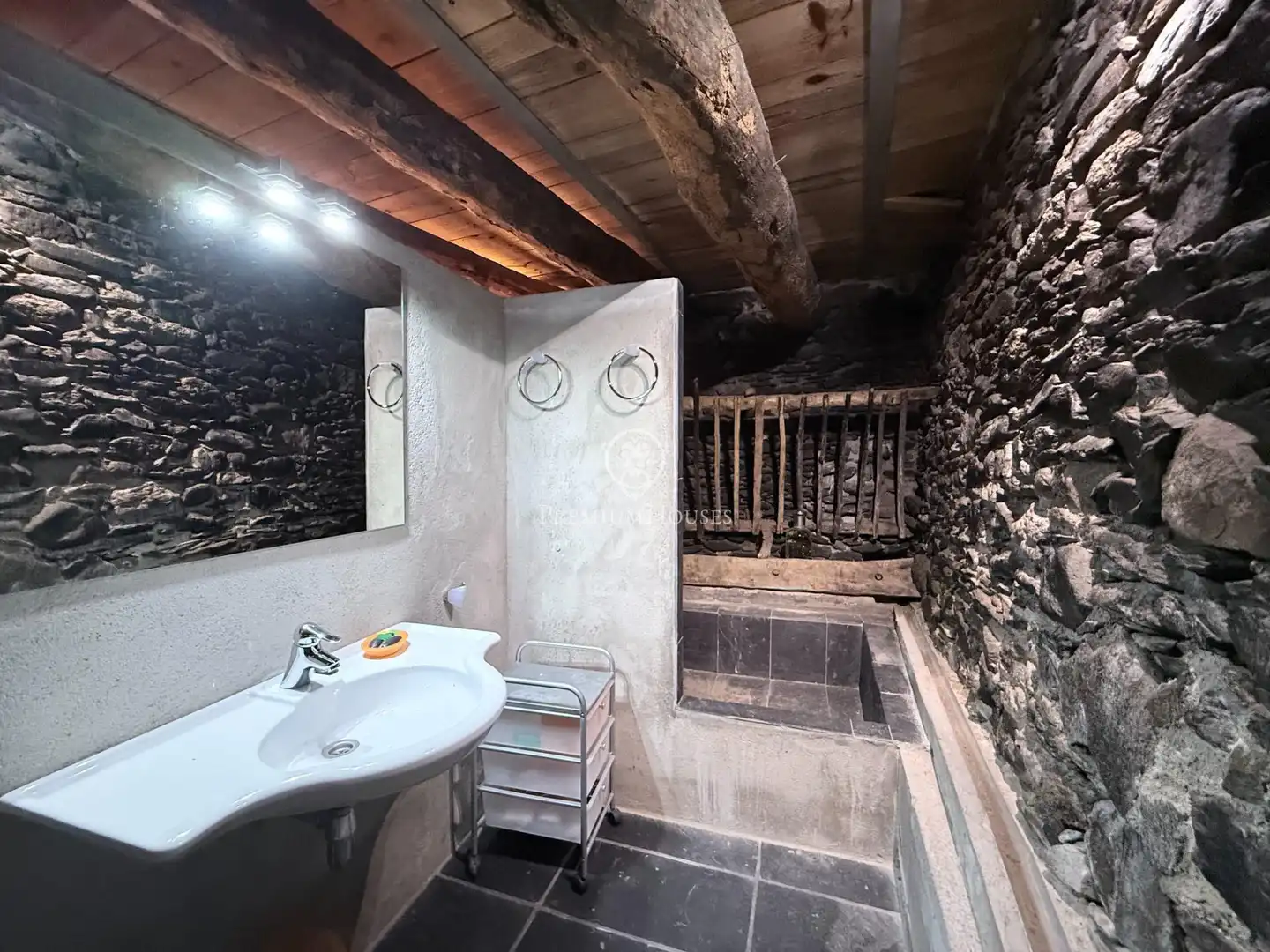 Bany de Finca rústica en venda en Guils de Cerdanya amb Jardí privat i Traster