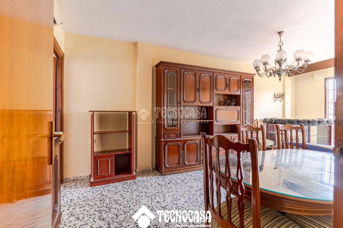 Dining room of Flat for sale in  Granada Capital