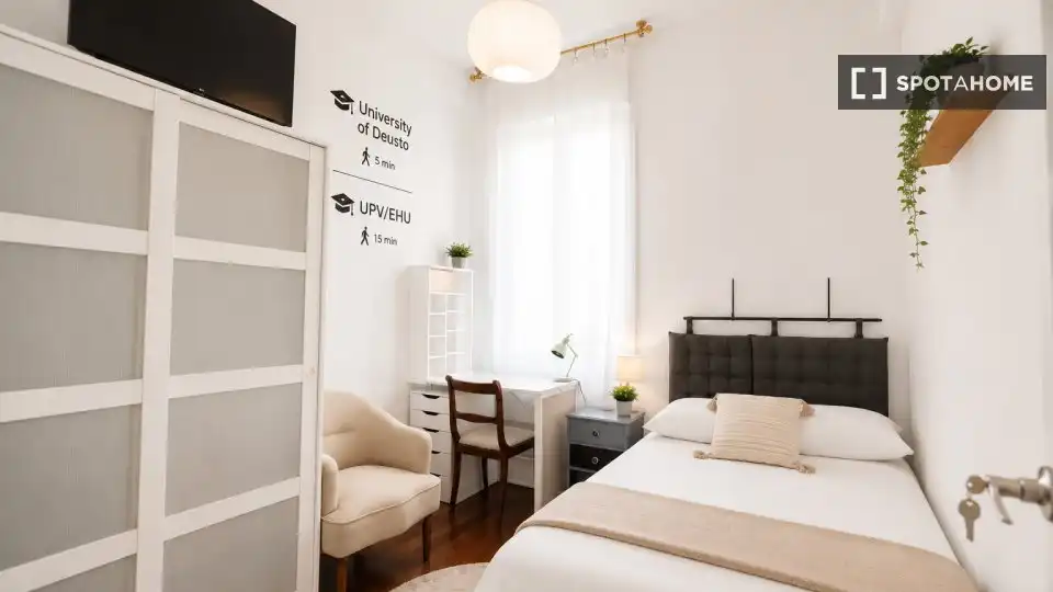 Bedroom of Flat for share in Bilbao   with Air Conditioner, Heating and Terrace