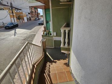 House with balcony for sale in Ceutí