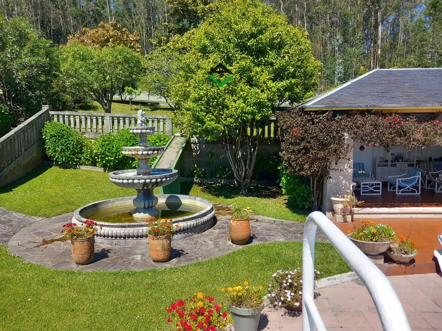 Terrassa de Casa o xalet en venda en Cangas  amb Calefacció, Terrassa i Traster